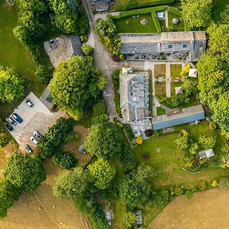 Linhay At East Trenean Farm: Luxury Rural Retreat With Hot Tub Looe